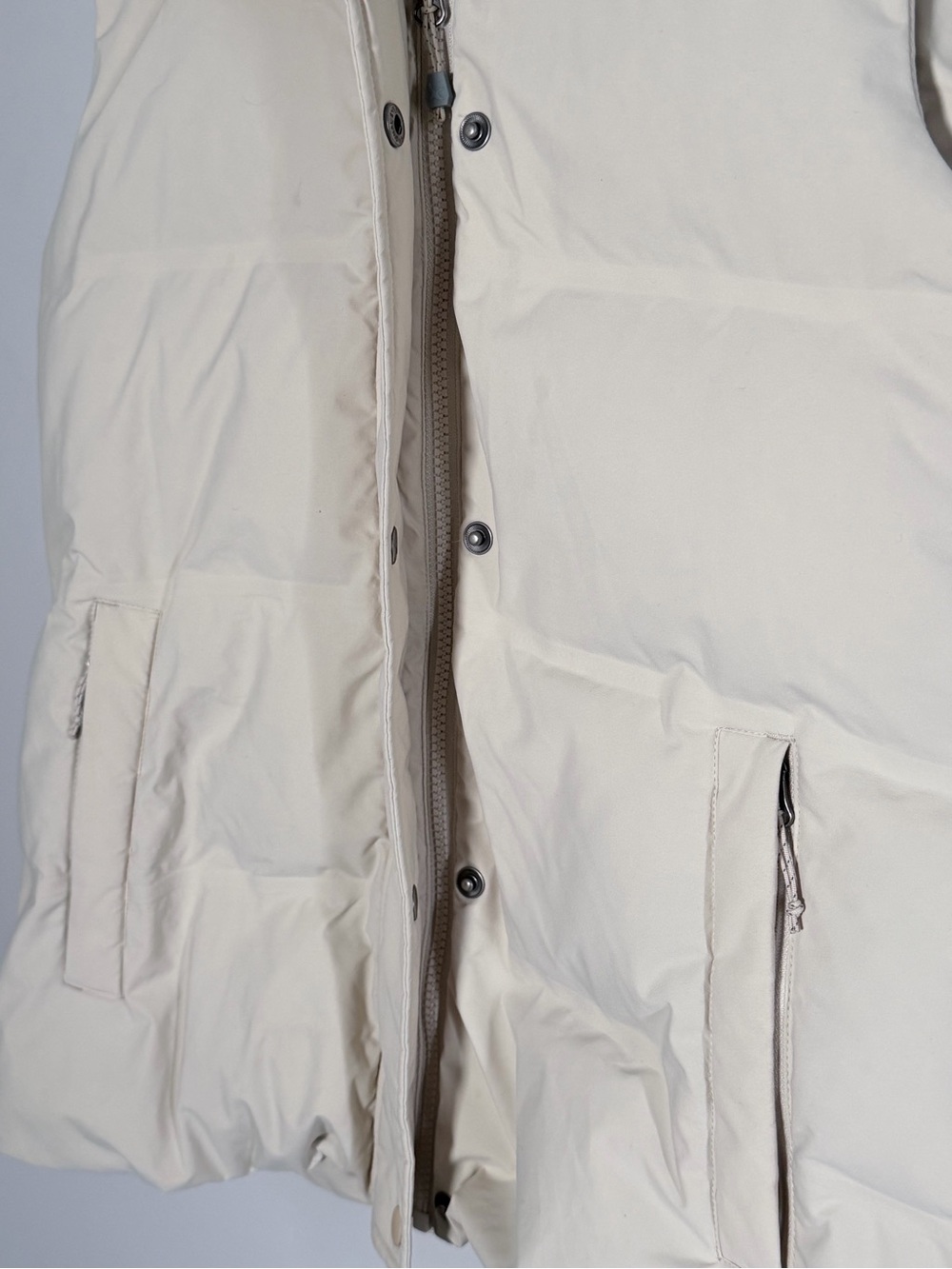 Eddie Bauer Women's Light Cream Quilted Hooded Down Vest S - Picture 7 of 13